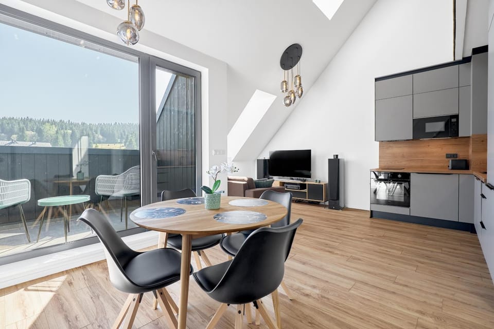 TV and multimedia, Kitchen or kitchenette, Living room, Seating area, oven, stove