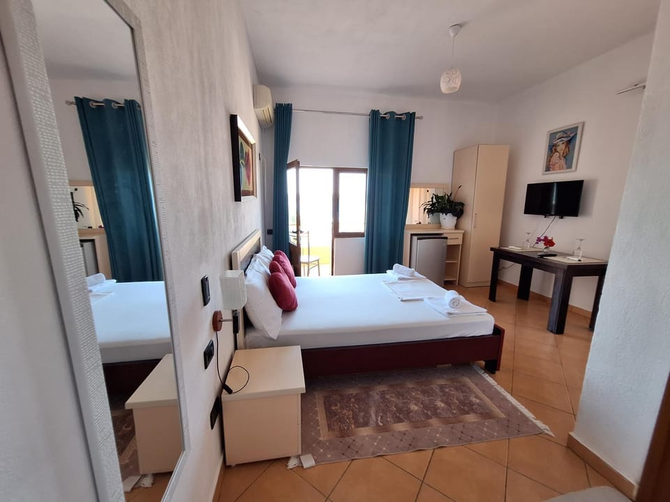 Communal lounge/ TV room, Bed, TV and multimedia, Bedroom, towels