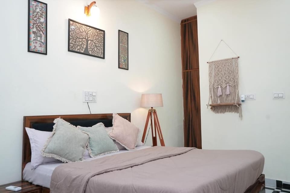 Bed, Photo of the whole room