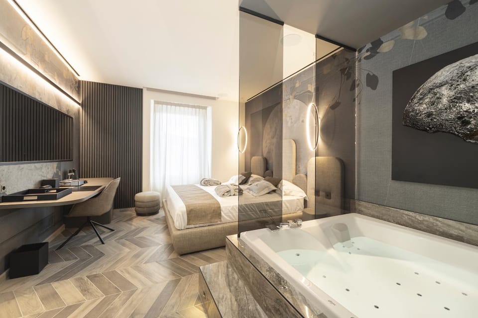 Bed, Hot Tub, TV and multimedia, Photo of the whole room, Bedroom