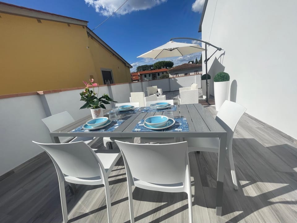 Property building, Balcony/Terrace, Balcony/Terrace