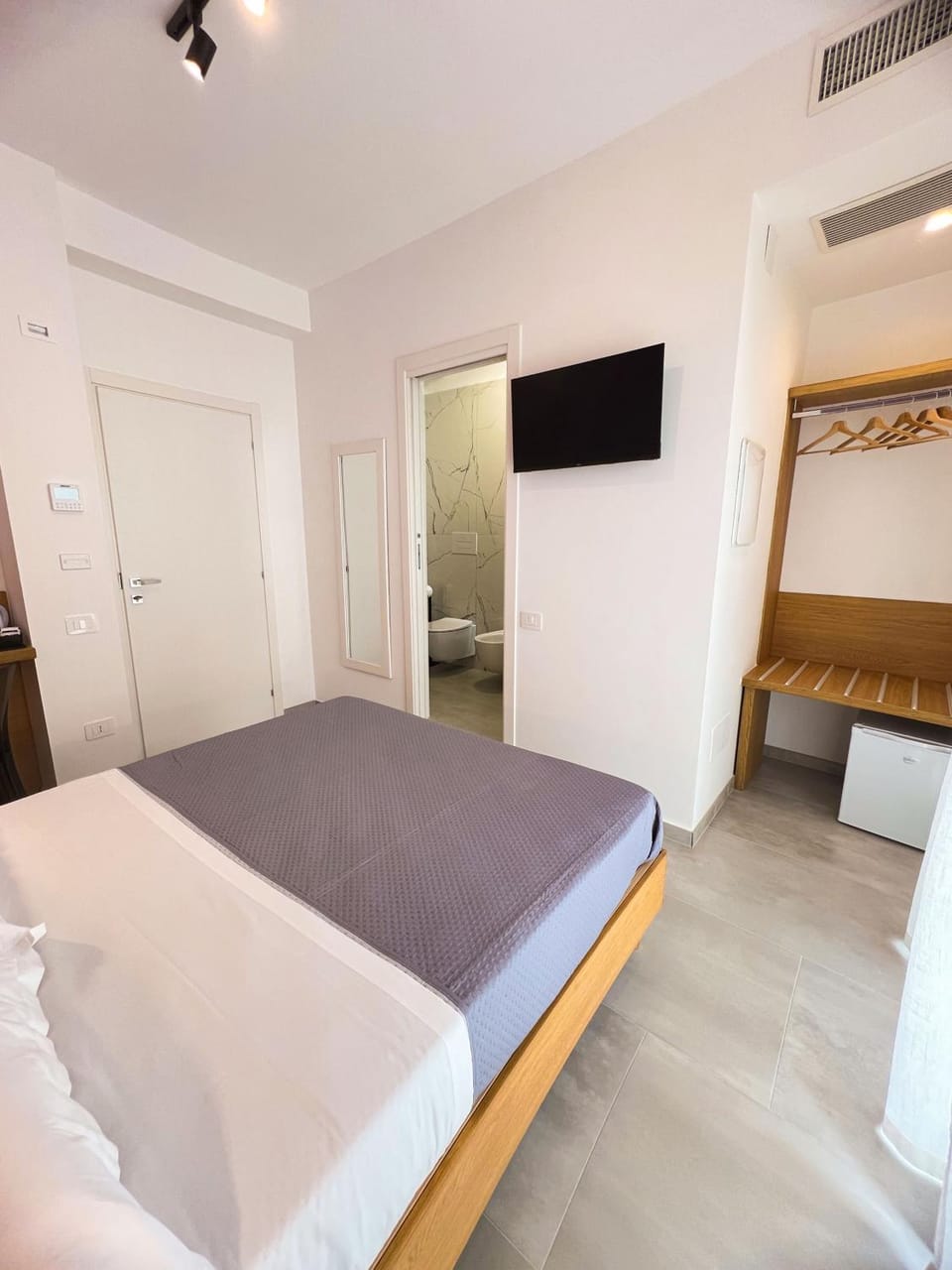 Bed, Photo of the whole room, Bedroom, furniture, air conditioner