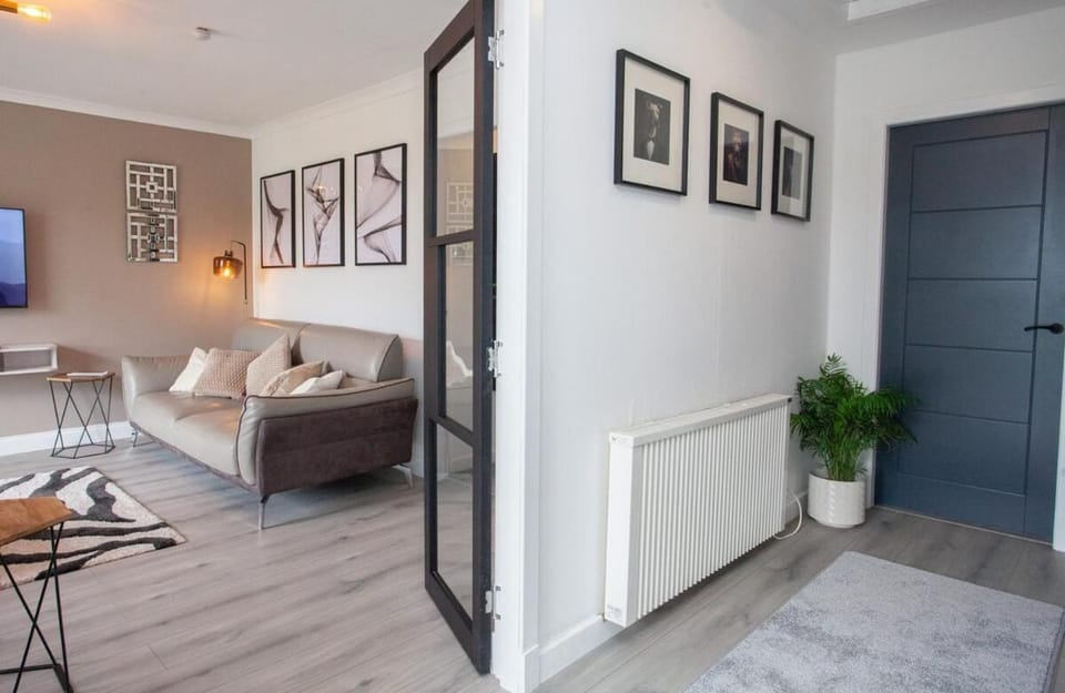 Modern 3 Bed Flat Balloch Apartment in Scotland