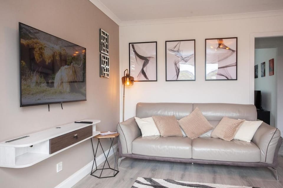 Modern 3 Bed Flat Balloch Apartment in Scotland