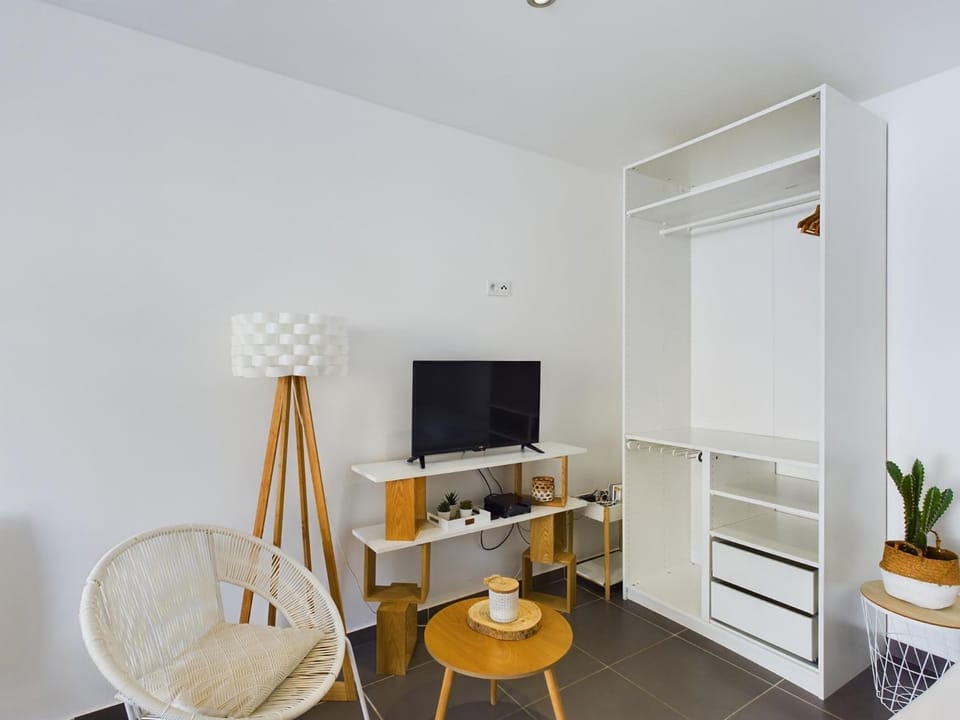 Communal lounge/ TV room, Living room