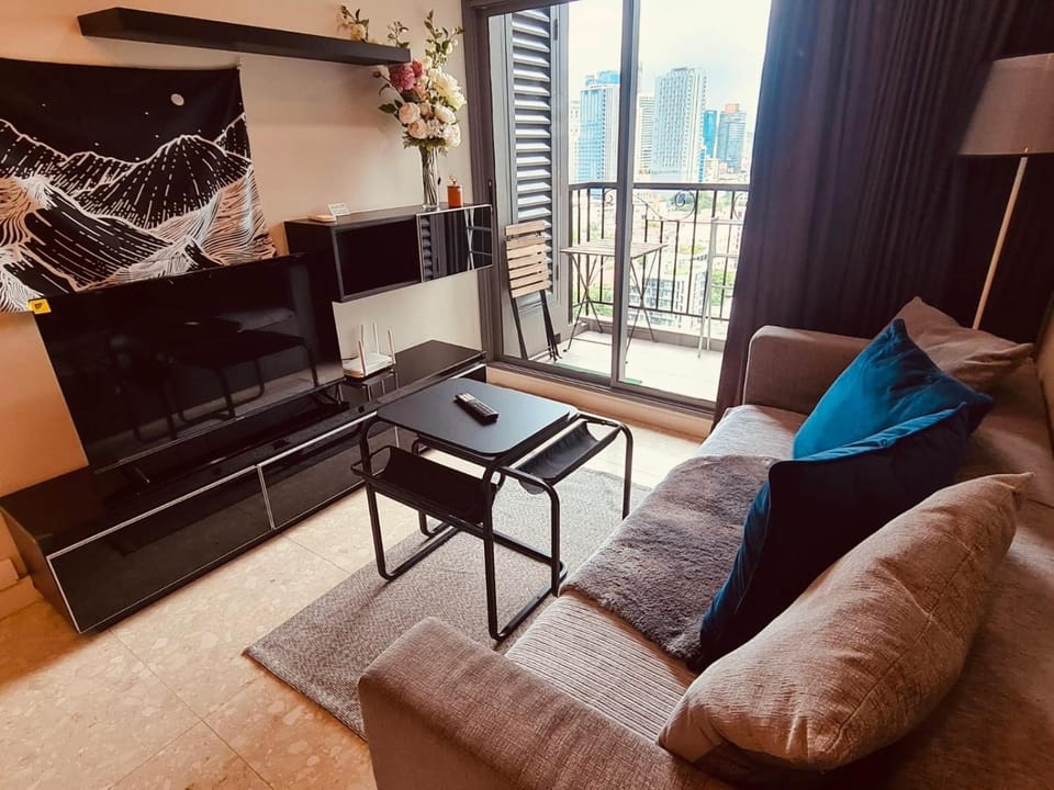 1BR at Thonglor BTS InfinityPool overlooking city Apartment in Bangkok