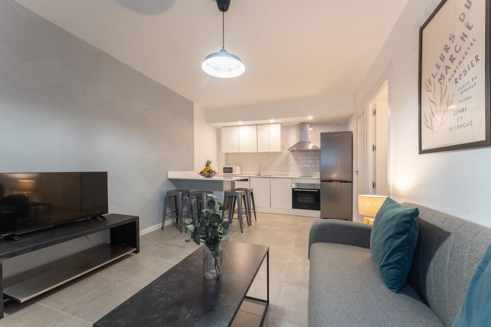TV and multimedia, Living room, Seating area, Dining area, stove