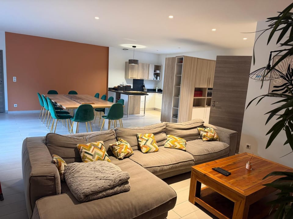 La Villa des Rouvières-14 personnes, Piscine chauffée Villa in French Riviera