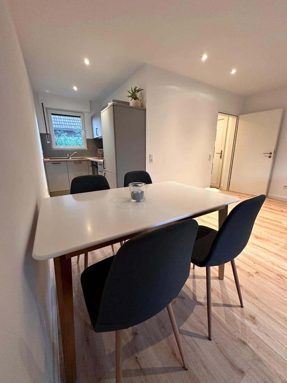 Dining area, kitchen