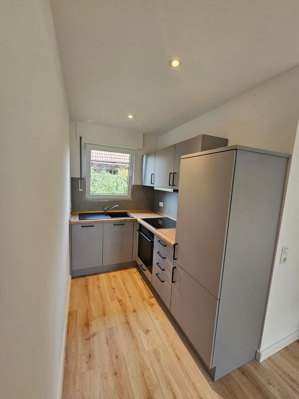 Kitchen or kitchenette, oven, stove