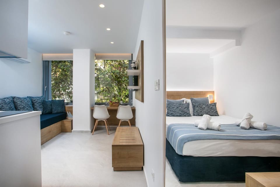 Bed, Living room, Photo of the whole room, Seating area
