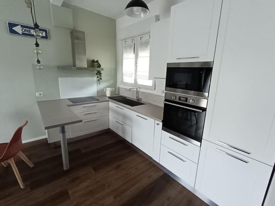 Kitchen or kitchenette, Dining area, dishwasher, oven, stove