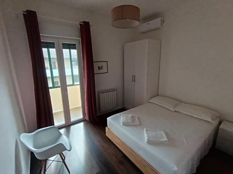 Bed, Photo of the whole room, Bedroom, air conditioner