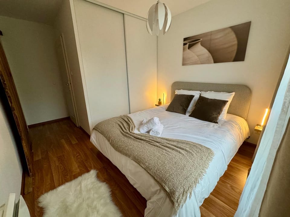 Bed, Bedroom, wardrobe