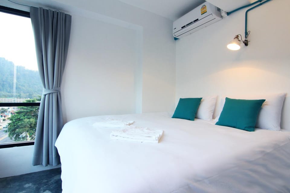 Bed, Photo of the whole room, Decorative detail, Bedroom