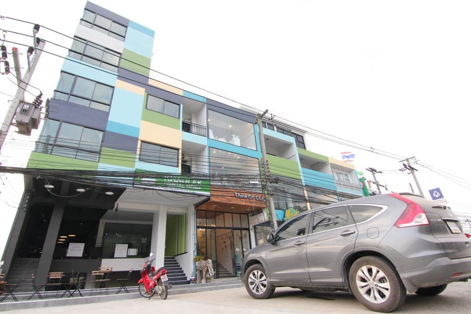 Facade/entrance, Facade/entrance, Area and facilities