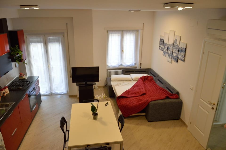 Bed, Seating area, Dining area, Bedroom