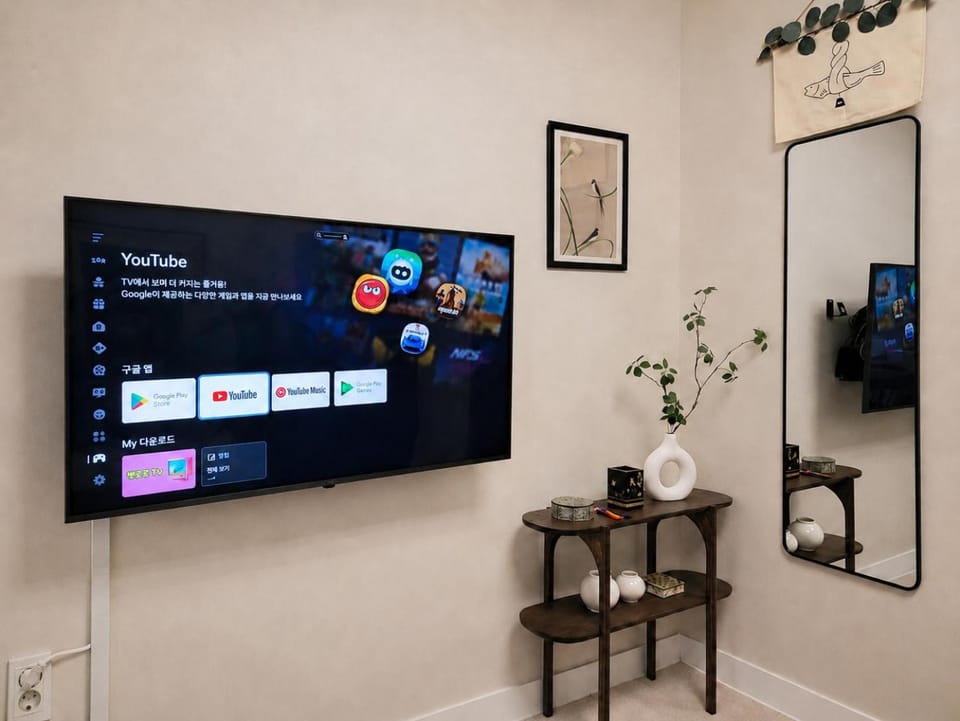 Communal lounge/ TV room