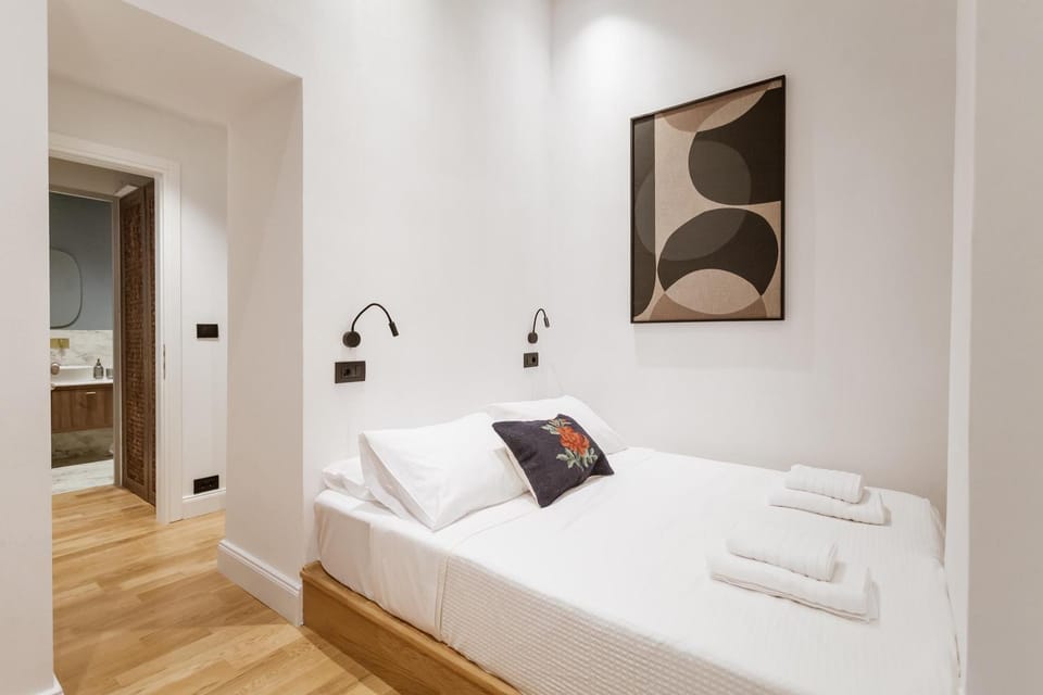 Bed, Photo of the whole room, Bedroom, towels