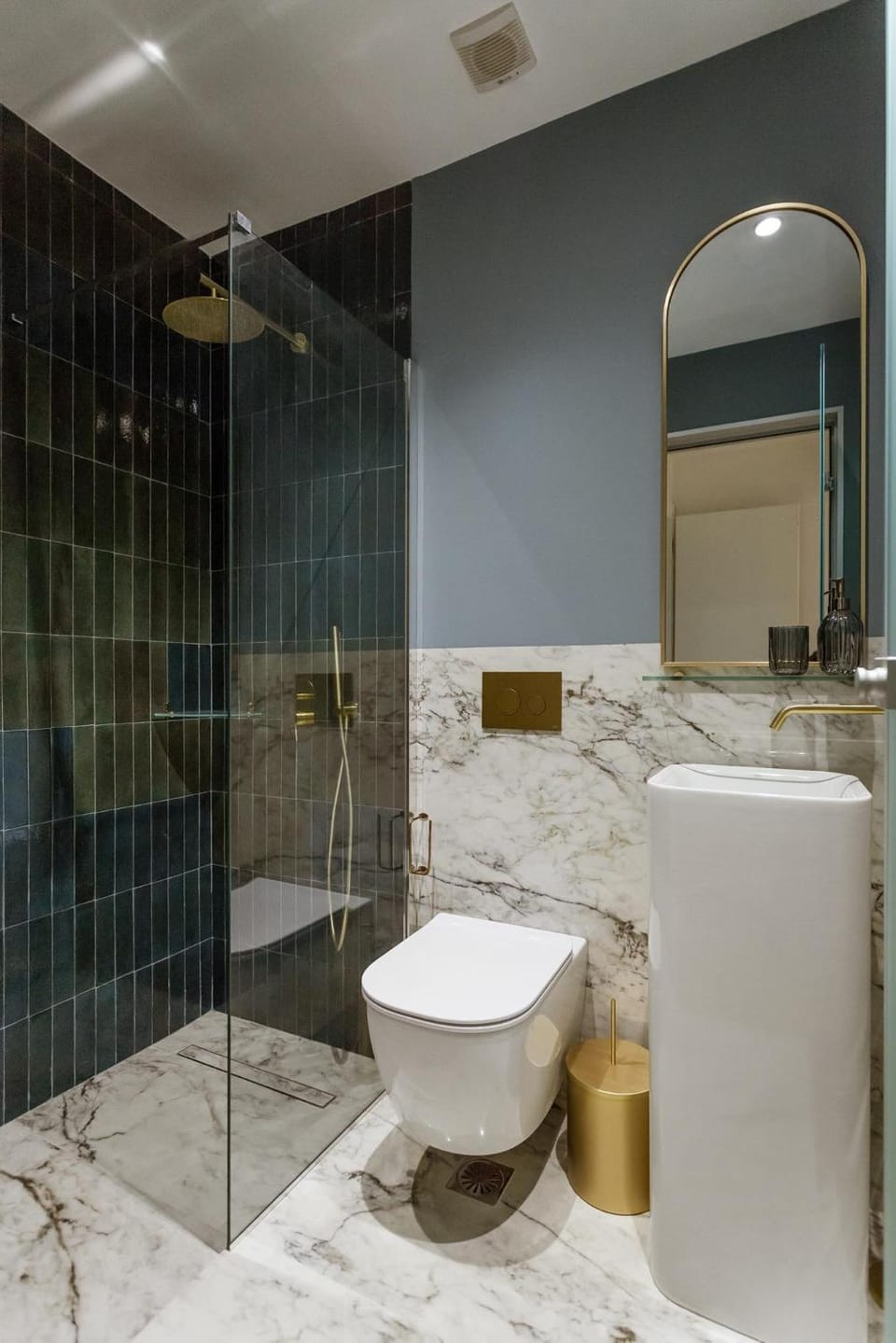 Shower, Toilet, Bathroom, towels
