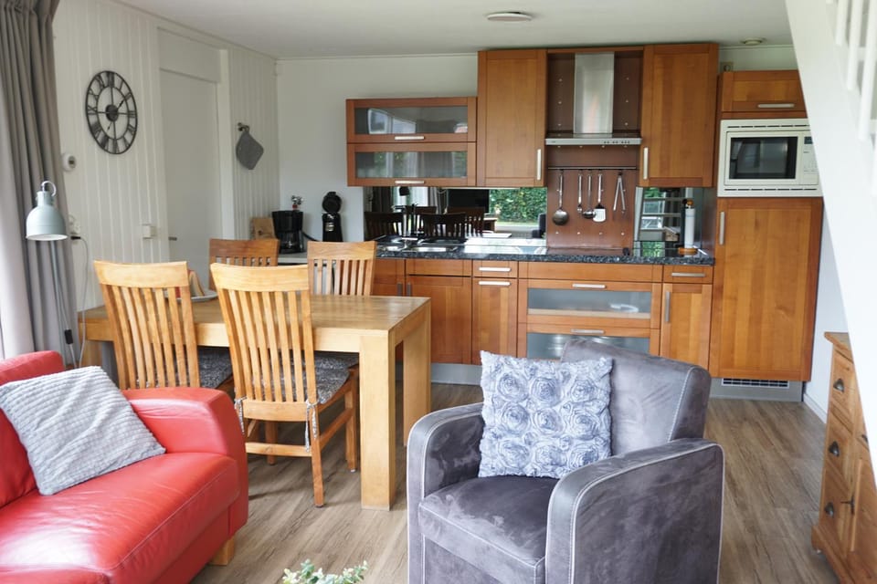 Seating area, Dining area, kitchen