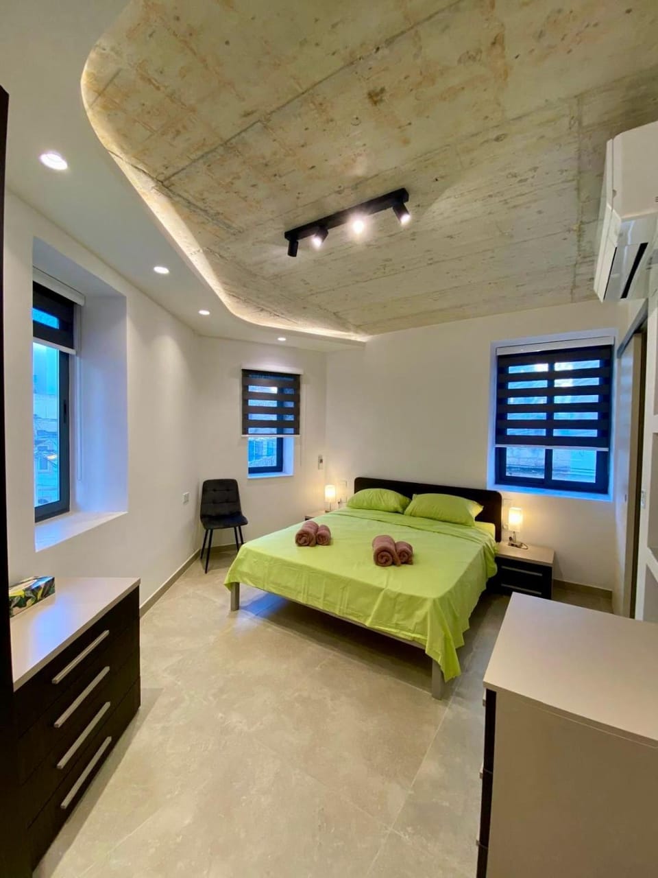 Bed, Bedroom, air conditioner