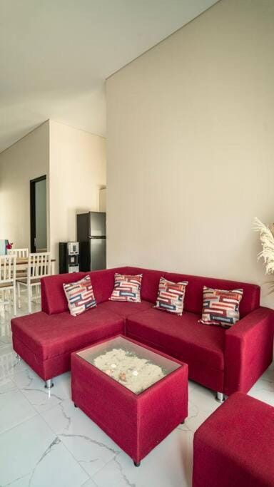 Floriva Modern Cozy Home 3BR Pakuwon Mall House in Indonesia