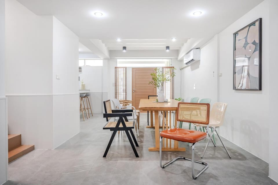 Living room, Seating area, Dining area