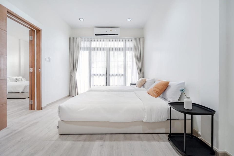 Bedroom, towels, air conditioner