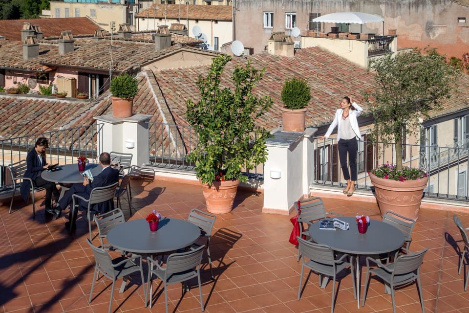 Property building, Balcony/Terrace, Balcony/Terrace