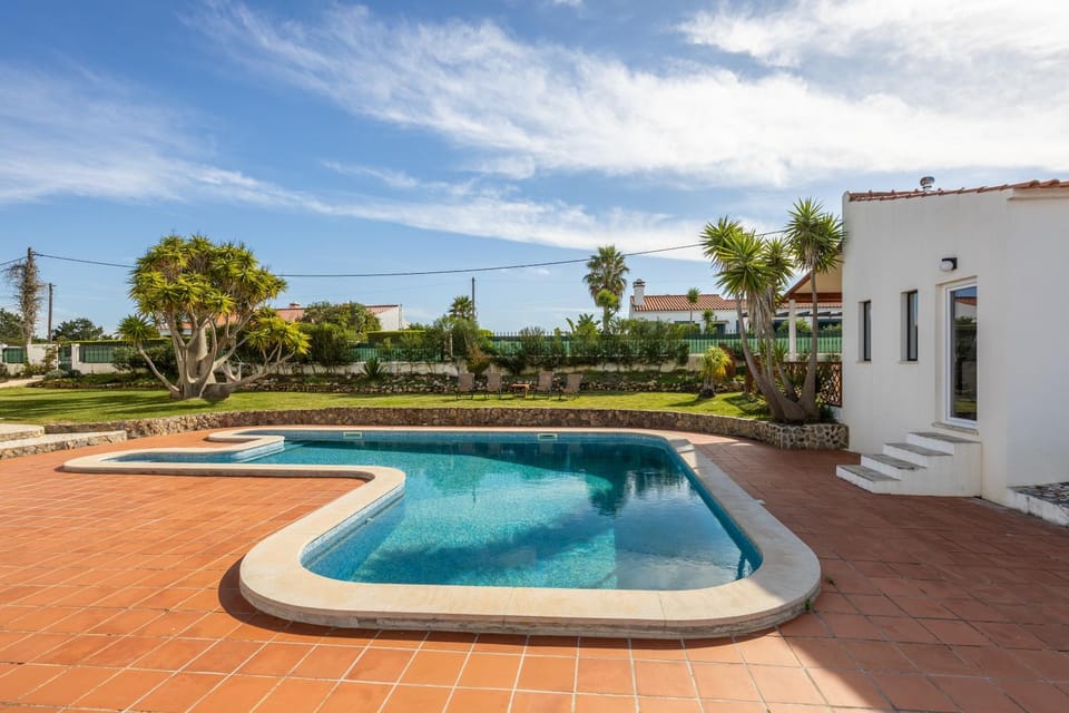 Property building, Garden, Garden view, Pool view, Swimming pool