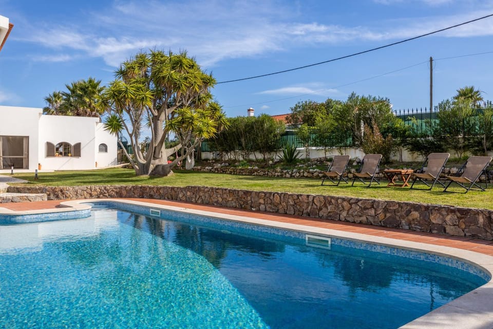 Property building, Garden, Balcony/Terrace, Garden view, Pool view, Swimming pool, sunbed