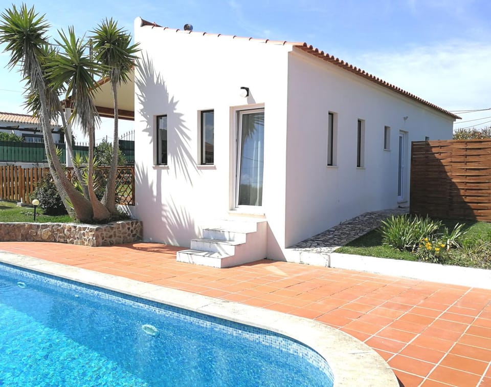 Property building, Garden, Garden view, Pool view, Swimming pool
