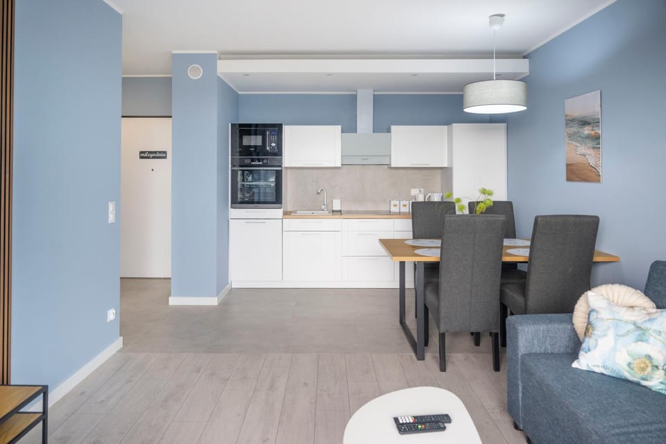 Kitchen or kitchenette, Living room, Seating area