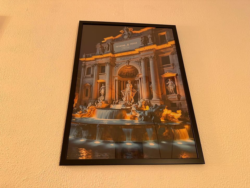 Day, Decorative detail