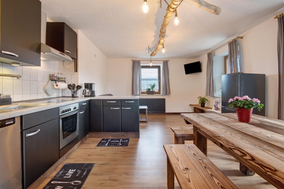Kitchen or kitchenette, Living room