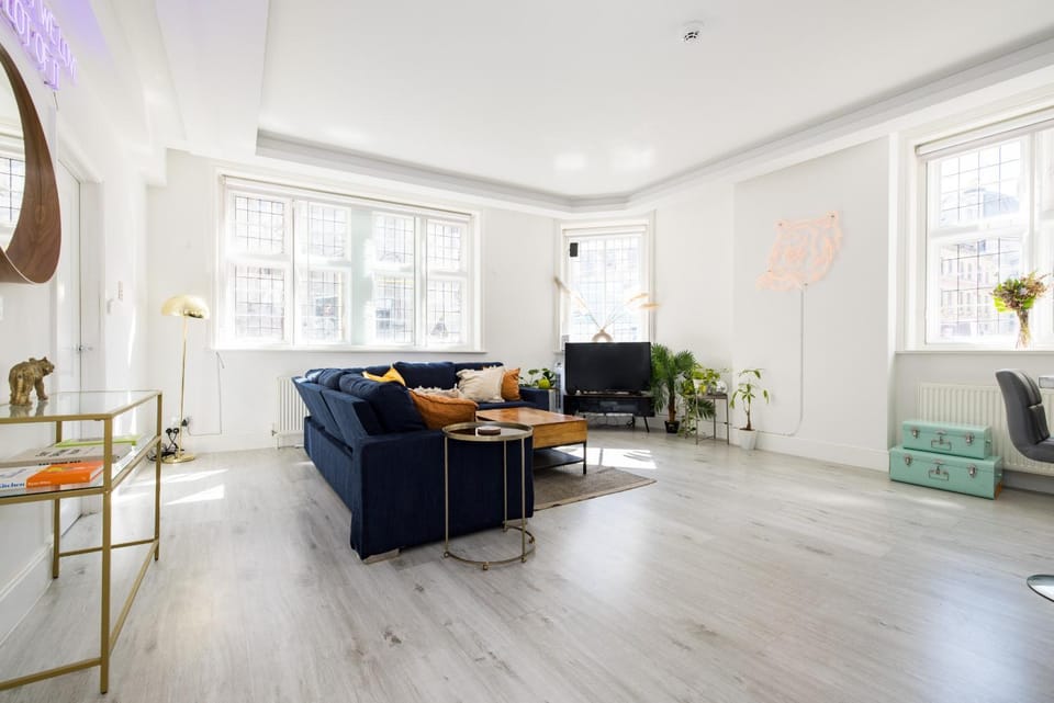 Communal lounge/ TV room, Living room
