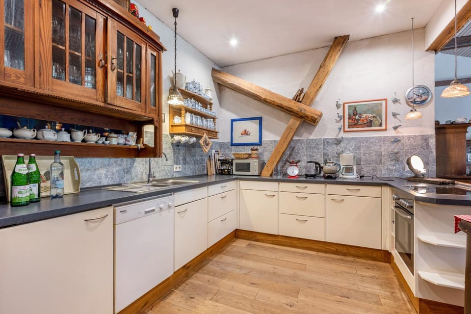 Kitchen or kitchenette, Living room