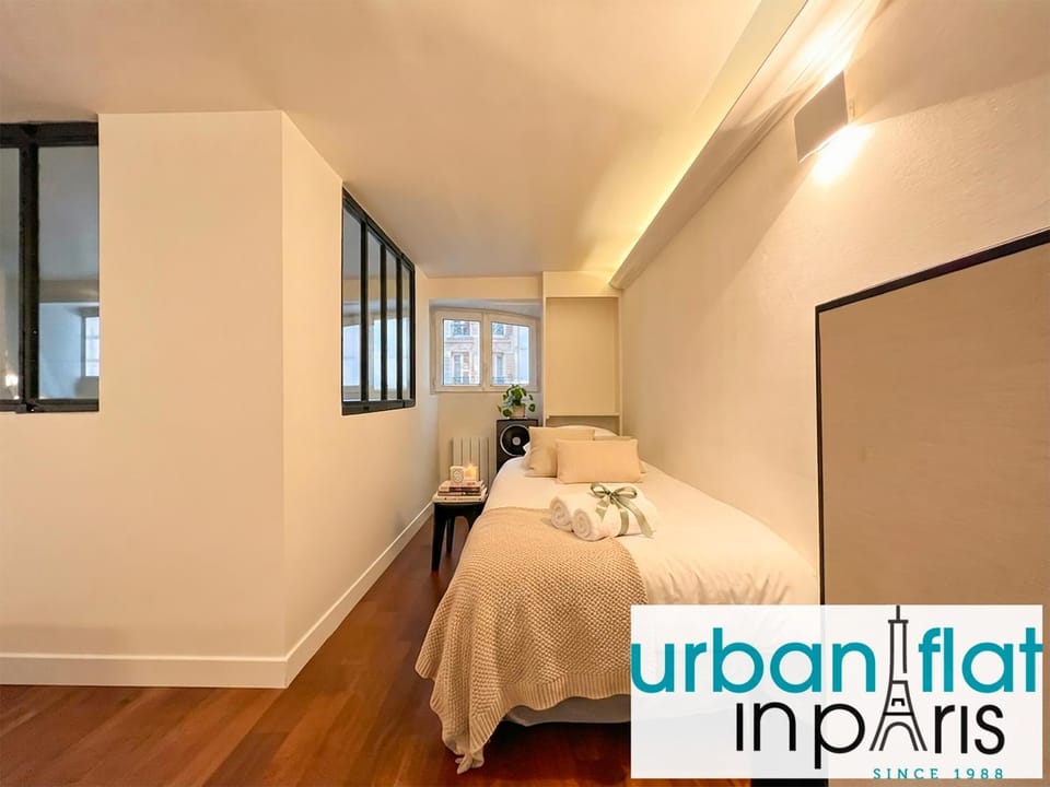 Urban Flat 09 - Stylish Triplex Champs-Elysees Apartment in Paris