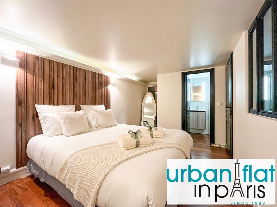 Urban Flat 09 - Stylish Triplex Champs-Elysees Apartment in Paris