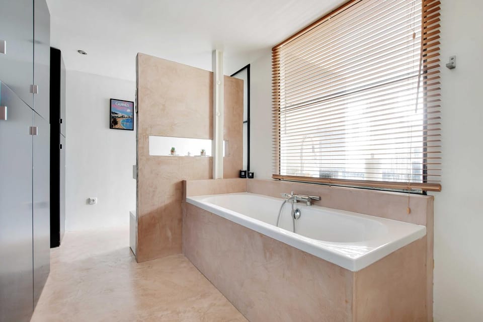 Bathroom, Bath