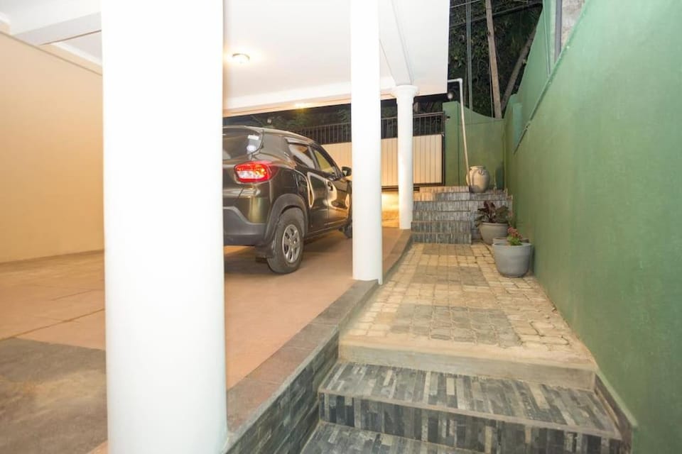 Riverview Glass Room Vacation rental in Kandy