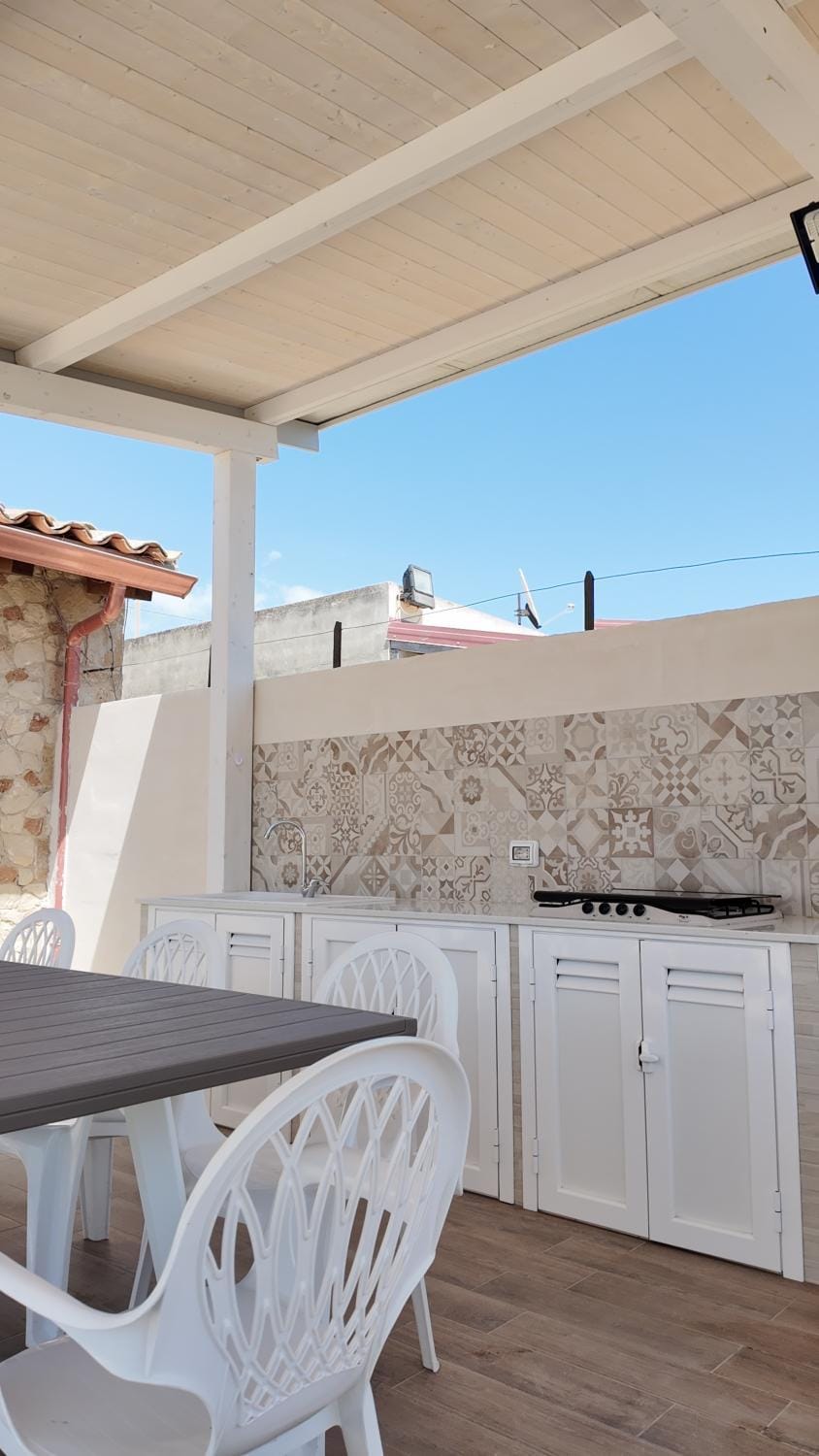 Patio, Day, BBQ facilities, View (from property/room), Kitchen or kitchenette, Dining area