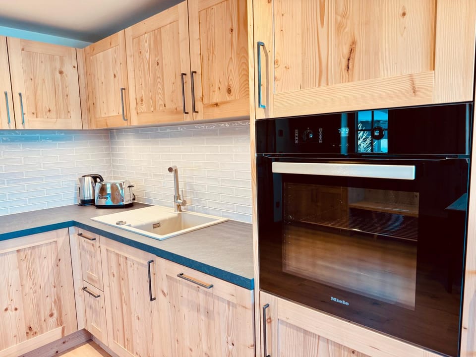 Coffee/tea facilities, Kitchen or kitchenette, dishwasher, pet friendly, stove