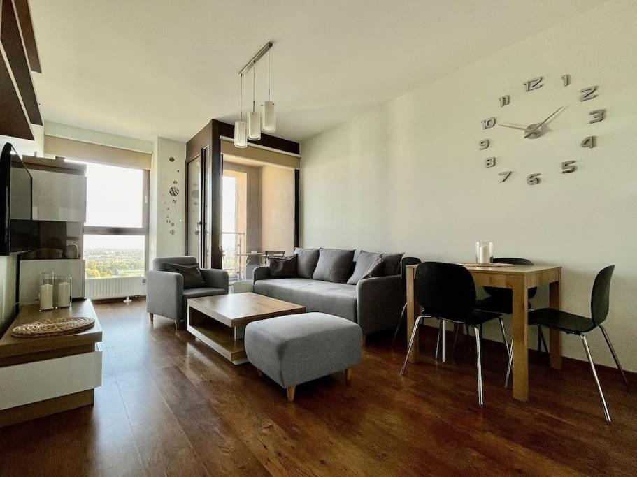 EASY RENT- Metropolitan 2 Free Parking, Hala Globus, 24h Check-in, Zana Apartment in Masovian Voivodeship