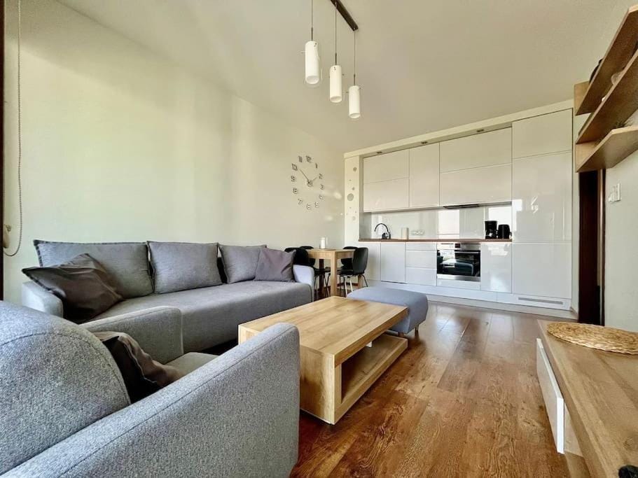 EASY RENT- Metropolitan 2 Free Parking, Hala Globus, 24h Check-in, Zana Apartment in Masovian Voivodeship