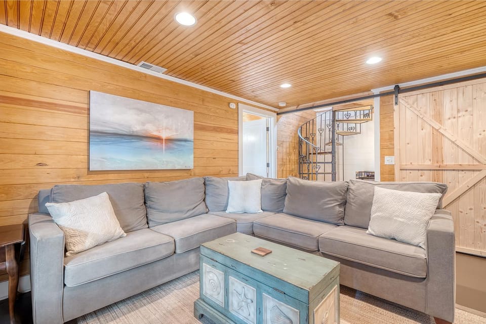 209 W Indian Cabin By The Sea Cabin in Folly Beach
