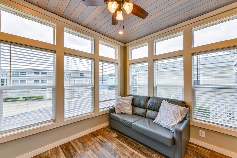 Lake Norman Getaway w/ Pool Access + Kayaking! House in Lake Norman