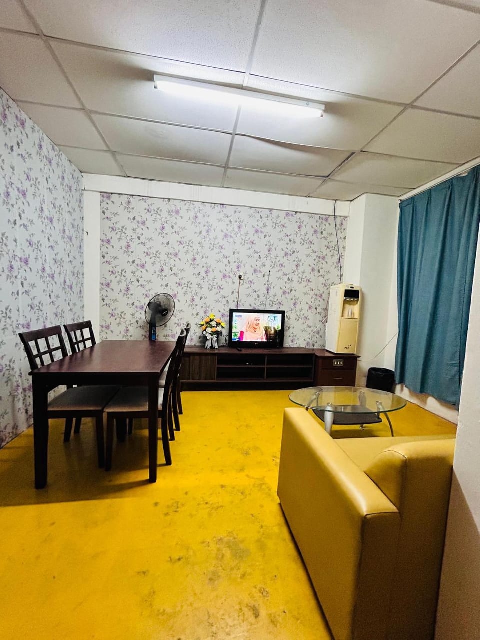 TV and multimedia, Seating area, Dining area