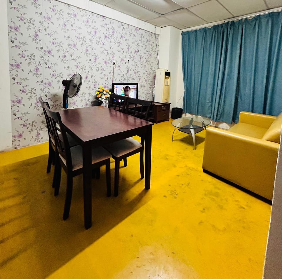 TV and multimedia, Living room, Seating area, Dining area